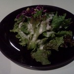 iara - サラダ（メニューによっては、一皿盛りなので、来ないことがあります）