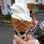 六甲山牧場 - チーズソフトクリーム　380円