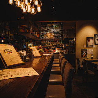 The counter seats inside the store have a great atmosphere. This is a popular seat among regulars.