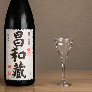 We mainly stock sake that is refreshing and easy to drink, as well as seasonal and rare sake.