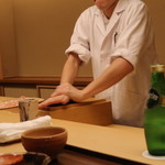 木山 - 鰹を削っています