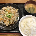 おふくろ亭 - 2019/07/22
      白ホルニンニク定食 大飯 500円