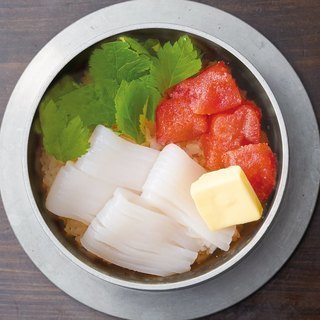 [Kamameshi (rice cooked in a pot) full of specialties]