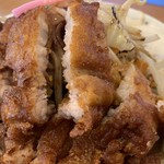 極濃湯麺 フタツメ - カレー風味の豚バラ唐揚げがドーンと乗ってます。