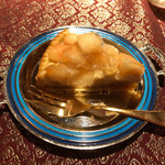 무코쿠세키 푸도 앤도 바 에토와루 - 桃のタルト