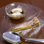 ピッツェリア ベル・リーノ - ドルチェ。ゴルゴンゾーラのパイと、エスプレッソソースのミルクプリン。