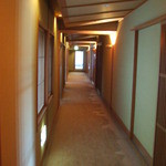 青山やまと - 廊下