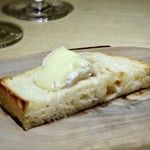 TTOAHISU - ◆自家製パン、なんとかチーズのせ・・いつも主人がパンを食べたいと言っているとレビューに書いていましたら 用意して下さったようです。(^^;) これ美味しいので、毎回頂きたいような。