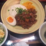 琉球・梅酒ダイニング てぃーだ - 料理写真:ランチ魯肉飯 880円