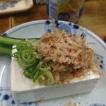 伊勢屋酒店 - 冷奴。
