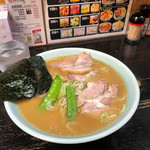 Nidaime Yokohamatei - さらりとしたスープは油というパンチはほとんどないが、身体にはこれでいいのだ