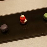 ASAHINA Gastronome - マカロン　と　苺のデザート