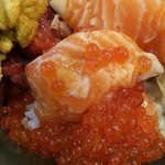 海の幸　翔 - いくらとサーモンで親子丼だい。