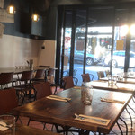 Jack & Knife - シックでスタイリッシュな店内。