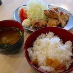 Koujimasa Kaba Mande Ya - ザンギ定・塩・ご飯大盛（850円）
                        