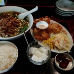 龍神館 - 若鶏の唐揚げ＋ラーメン定食 842円