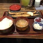 炭火焼食堂 こがね屋 - 【ランチ】サーモンのハラス干し定食 800円(税込)