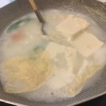 梅の花 - 湯豆腐、生湯葉入りです。