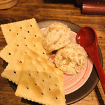 nagatoyakitorimizutakifukunotori - ☆いぶりがっこ？クリームチーズ たくあんの食感とチーズの旨味♪日本酒も進みます。