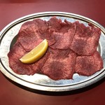 酒肴焼肉　かがり火 - 塩タンは正義だと思う