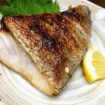 有限会社桝屋酒店   - カンパチ塩焼き