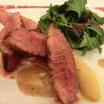 トラットリア 29 - 「鴨胸肉のソテー　さっぱり紅玉のソース」：鴨肉の濃厚感を充分に引き出しています！