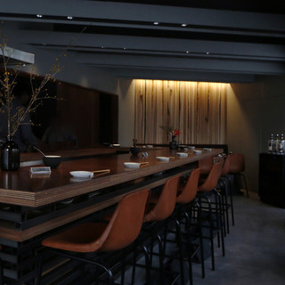 カウンター席でライブ感あふれるお料理をご堪能ください。