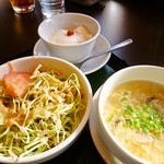 ニューちゃいな - サラダ・スープ・杏仁豆腐
