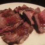 スモークソルト - 「ローストビーフ」：緻密でしっとりとした肉質！ジューシーで深い旨みをたたえて♪