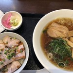 あづま軒 - ラーメンセット 800円
                                ※ラーメン定食は、小ご飯と冷奴のようです。