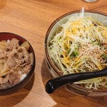 Men Kawa Kei - ネギバカそば750円とミニ牛めし350円