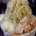 らうめん　さぶ郎 - 味噌ラーメン豚二枚入り極太麺変更780円(税込)麺硬め・脂普通・野菜増し・刻み玉ネギ入れる(マニュアルには書いてませんが、ニンニクと生姜も一緒に聞かれたので、ニンニクは抜いて貰いました)