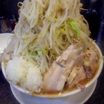 らうめん　さぶ郎 - 味噌ラーメン豚二枚入り極太麺変更780円(税込)麺硬め・脂普通・野菜増し・刻み玉ネギ入れる(マニュアルには書いてませんが、ニンニクと生姜も一緒に聞かれたので、ニンニクは抜いて貰いました)