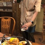 Boqueria - 微発泡の白ワイン。こんなかんじに酸化させて飲むといいということ