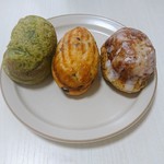 パンやきどころ RIKI - ちびパンたち（左から宇治，アーモンドショコラ，レモンティー：各90円）