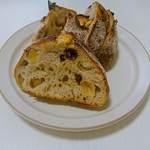 パンやきどころ RIKI - 鳴門金時とポムレザン～ブラッドオレンジの香りで～（250円）