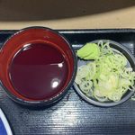 名代 富士そば - カレーライスセット（もり） ¥620 のもりそばの薬味、つゆ