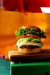 KUA ’AINA Karuizawa Ten - Thick-Cut Mozzarella Avocado Burger