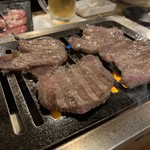 ホルモン焼肉 肉の大山 - 