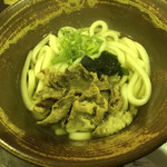 いろり山賊 - ☆うどん 肉より出汁が強いサッパリ系で、濃い目の焼きとのバランスが良いですε-(´∀｀; )