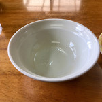 野口うどん - うまい！うますぎる！
      程よい状態の少し硬い麺、イリコが少し効いた出汁で一気に啜り上げる
      写真を撮ろうが撮るまいが
      完食までの時間は僅か1分なり
      それが讃岐スタイル