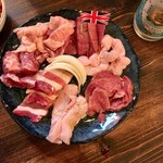 ホルモン豚金 - ミックスホルモン 塩