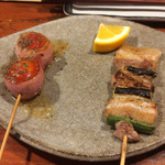 鶏飯 広小路バード - トマトベーコン、豚ねぎま(塩)。サイズは小ぶり。