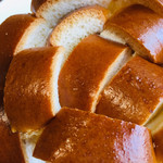 ドンバル堂 - モフモフしながら花びらの間にクリームが