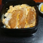 黄金そば - 半カツ丼。通詞メニューにはありません。