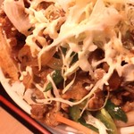 中華のんき - キャベツの下には肉炒め！美味しかった