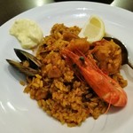 Marta's Kitchen Paella Tapas - コク深い魚介エキスが、お米1粒1粒にしみ込む！海老やムール貝に、イカや鶏肉もゴロゴロ入った絶品パエリア