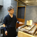 柳家錦 - 鰻専用に炭火焼き台があります