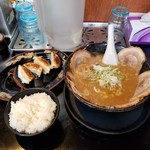 北海道らーめん 味源 - 正油チャーシュー麺+ランチセット。