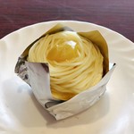 ノルマン洋菓子店 - モンブラン@スポンジ厚めカステラのようなふわふわ生地に生クリームと甘いモンブランクリーム